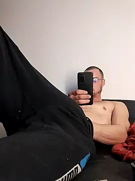 Snapshot of kgltintan chatting on 12/19/24, 01:50 kgltintan online show from 12/19/24, 01:50