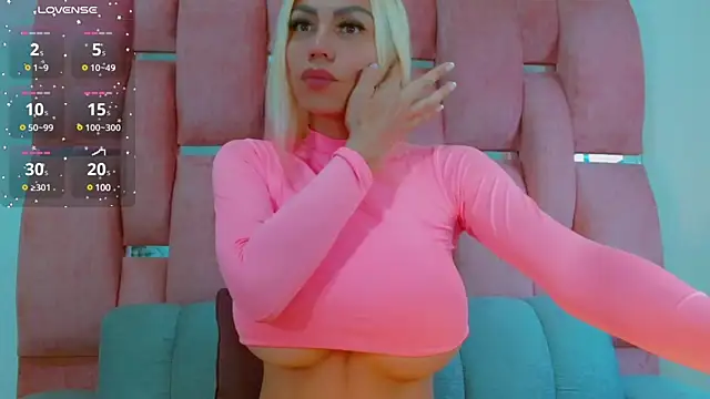 Snapshot of BimboCurvyy chatting on 12/15/24, 09:53 BimboCurvyy online show from 12/15/24, 09:53