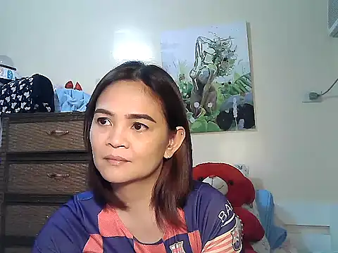 Snapshot of Kisses-13 chatting on 04/14/26, 01:39 Kisses-13 online show from 04/14/26, 01:39
