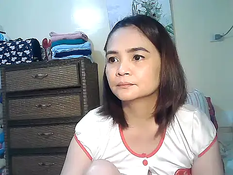 Snapshot of Kisses-13 chatting on 04/19/26, 01:54 Kisses-13 online show from 04/19/26, 01:54