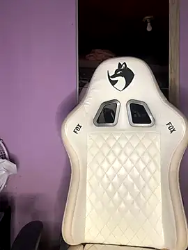 bunnydark00 online show from 10/28/25, 09:28