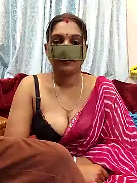 Queen Dolly online show from 01/06/25, 05:49