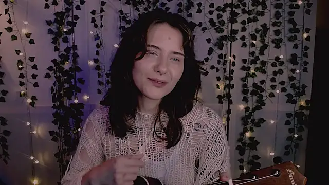 Snapshot of risha_laas chatting on 10/11/25, 08:29 risha laas online show from 10/11/25, 08:29