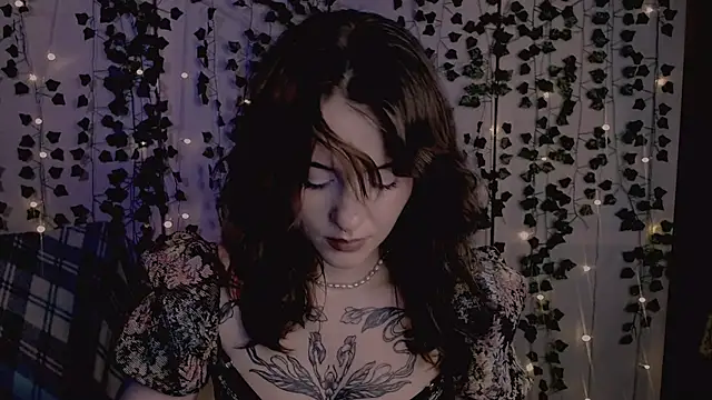 Snapshot of risha_laas chatting on 11/07/25, 08:31 risha laas online show from 11/07/25, 08:31