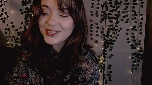 Snapshot of risha_laas chatting on 11/12/25, 07:57 risha laas online show from 11/12/25, 07:57