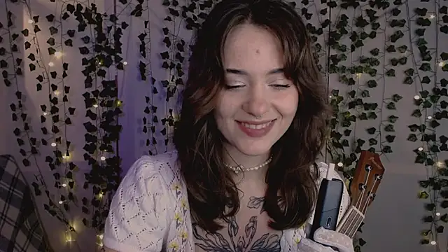 Snapshot of risha_laas chatting on 12/13/25, 08:14 risha laas online show from 12/13/25, 08:14