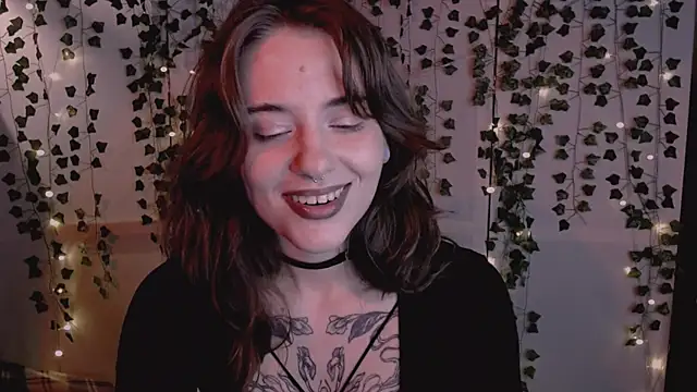 Snapshot of risha_laas chatting on 12/20/25, 08:16 risha laas online show from 12/20/25, 08:16