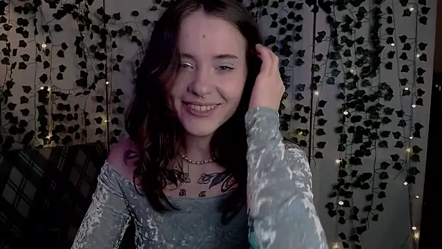 Snapshot of risha_laas chatting on 04/30/26, 08:37 risha laas online show from 04/30/26, 08:37