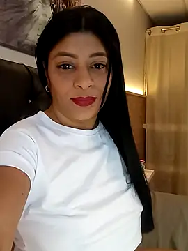 Snapshot of Lashmy111 chatting on 10/05/25, 05:28 Lashmy111 online show from 10/05/25, 05:28