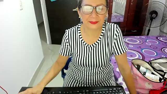 Snapshot of jademartin_ chatting on 01/29/25, 08:14 jademartin online show from 01/29/25, 08:14