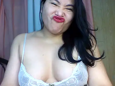 Snapshot of SexiestAries chatting on 12/05/25, 01:14 SexiestAries online show from 12/05/25, 01:14