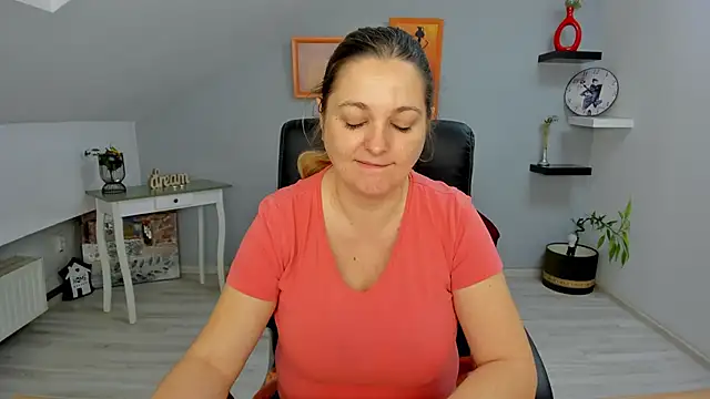 LollaGirl online show from 01/25/25, 04:23