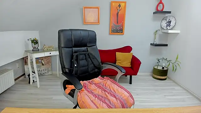 LollaGirl online show from 01/31/25, 04:25