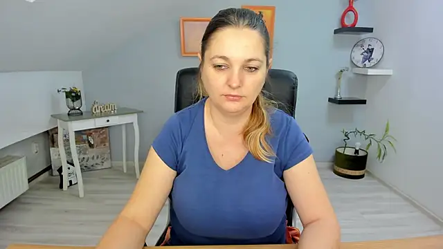 LollaGirl online show from 02/05/25, 04:16