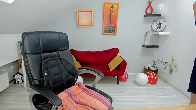 LollaGirl online show from 02/14/25, 04:26