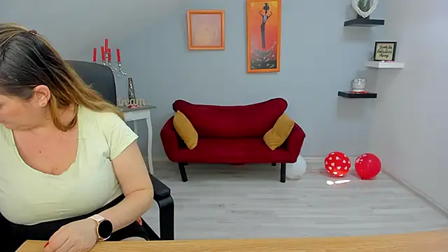 LollaGirl online show from 02/26/25, 10:47