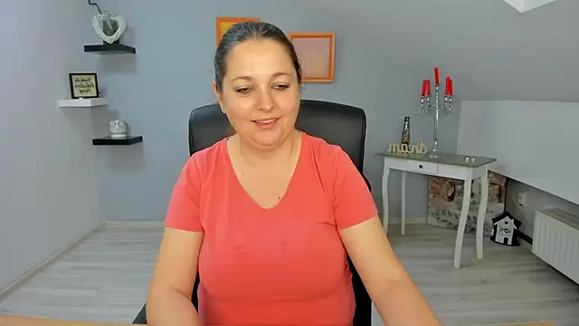 LollaGirl online show from 03/11/25, 04:10