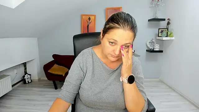 LollaGirl online show from 09/09/25, 03:39