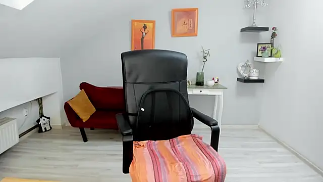 LollaGirl online show from 09/12/25, 03:17