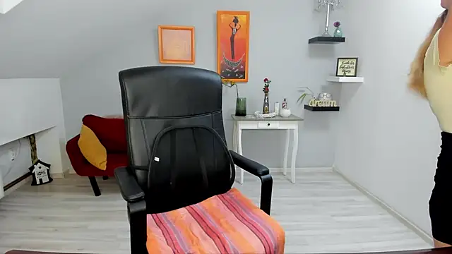 LollaGirl online show from 12/03/25, 04:31