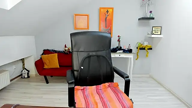 LollaGirl online show from 01/07/26, 04:26