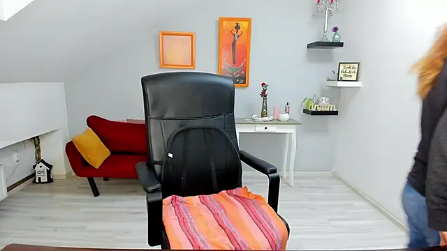 LollaGirl online show from 01/14/26, 04:18