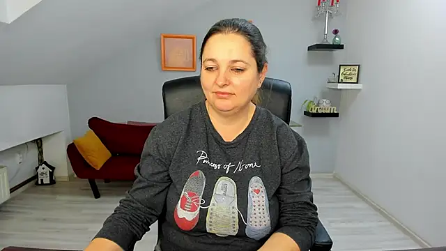 LollaGirl online show from 01/19/26, 04:27