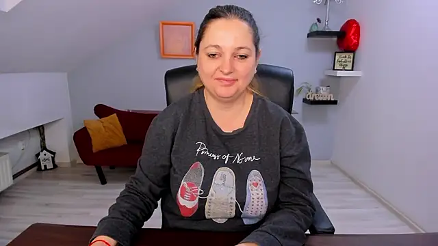 LollaGirl online show from 03/06/26, 04:20