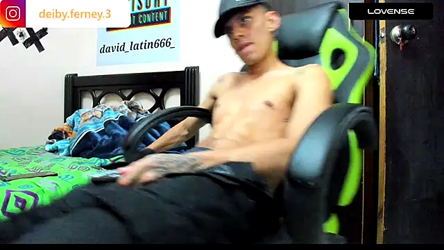 Snapshot of davidlatin66 chatting on 12/16/24, 12:37 davidlatin66 online show from 12/16/24, 12:37