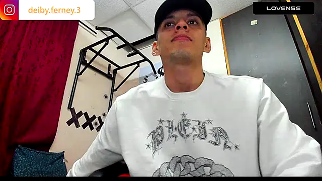 Snapshot of davidlatin66 chatting on 12/17/24, 03:17 davidlatin66 online show from 12/17/24, 03:17