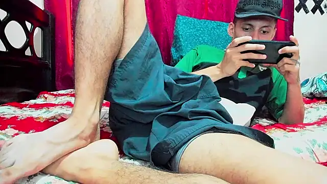 Snapshot of davidlatin66 chatting on 10/04/25, 06:50 davidlatin66 online show from 10/04/25, 06:50