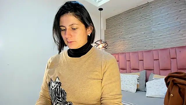 SarahDeyvis online show from 02/17/25, 02:04