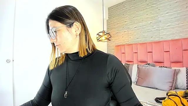 SarahDeyvis online show from 10/17/25, 05:15