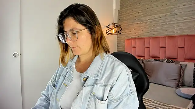 SarahDeyvis online show from 10/24/25, 01:40