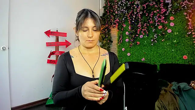 SarahDeyvis online show from 11/04/25, 01:32