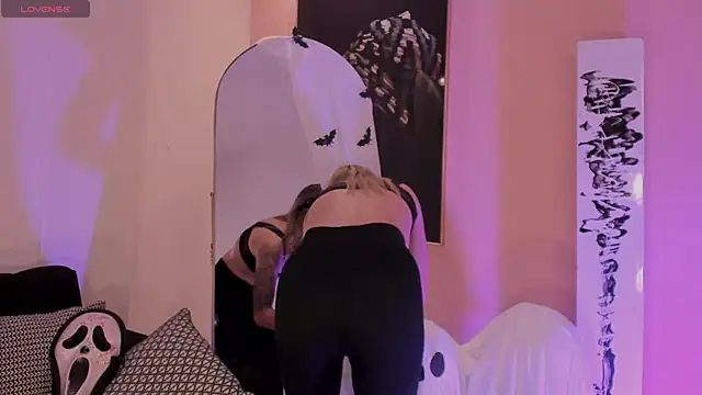 EveBensonX online show from 10/31/25, 12:39