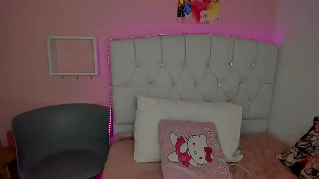 Snapshot of 18candys chatting on 12/21/24, 11:02 18candys online show from 12/21/24, 11:02