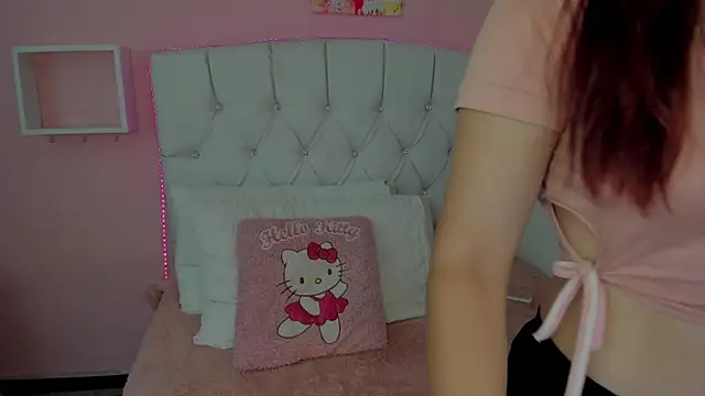 Snapshot of 18candys chatting on 12/27/24, 08:39 18candys online show from 12/27/24, 08:39