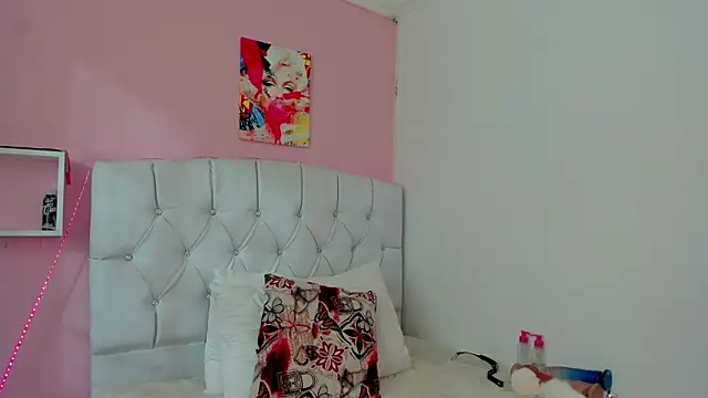 Snapshot of 18candys chatting on 10/03/25, 09:23 18candys online show from 10/03/25, 09:23