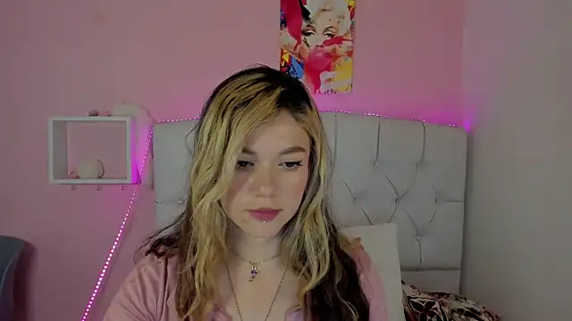 Snapshot of 18candys chatting on 03/06/26, 11:12 18candys online show from 03/06/26, 11:12