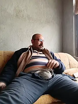 Snapshot of masculine_bear_daddy chatting on 12/05/25, 09:40 masculine bear daddy online show from 12/05/25, 09:40