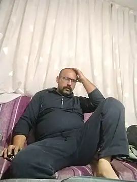 Snapshot of masculine_bear_daddy chatting on 12/18/25, 04:46 masculine bear daddy online show from 12/18/25, 04:46