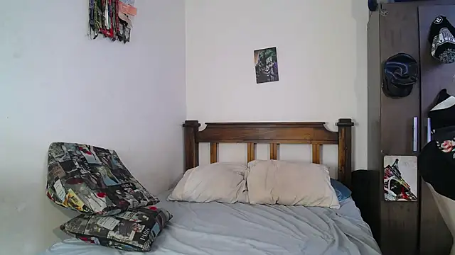 Snapshot of Twink_Temptation chatting on 09/08/25, 08:52 Twink Temptation online show from 09/08/25, 08:52