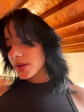 Snapshot of Ale_Lewis chatting on 12/02/25, 10:05 Ale Lewis online show from 12/02/25, 10:05