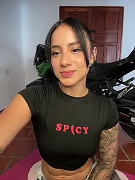 Snapshot of Ale_Lewis chatting on 03/29/26, 07:47 Ale Lewis online show from 03/29/26, 07:47