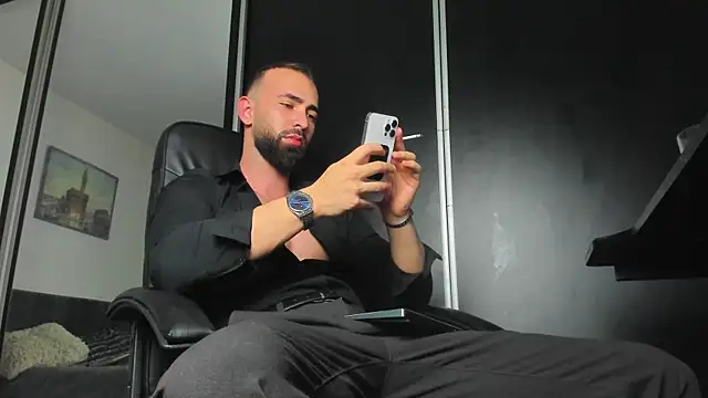 Snapshot of MichaelMasterss chatting on 11/01/25, 08:44 MichaelMasterss online show from 11/01/25, 08:44