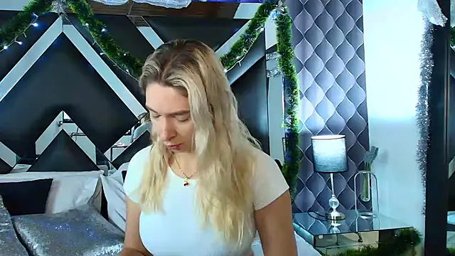 victoriaa lee  online show from 12/07/24, 07:21