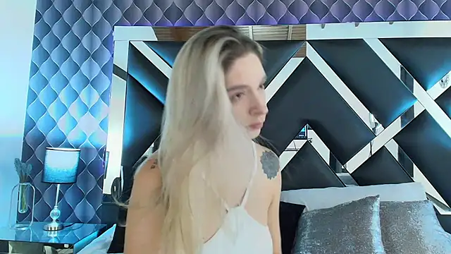 victoriaa lee  online show from 01/22/25, 09:54