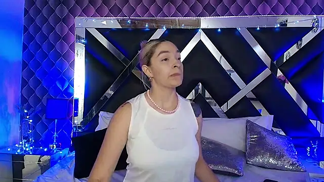 victoriaa lee  online show from 04/16/26, 07:58