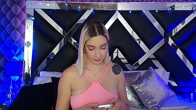 victoriaa lee  online show from 05/15/26, 08:16